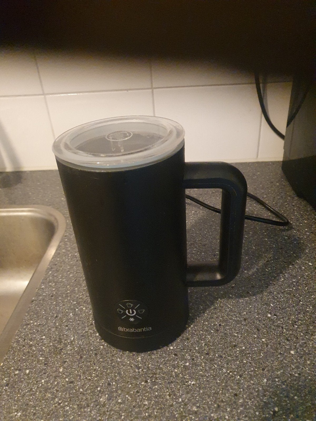 Brabantia melkschuimer - Zo goed als nieuw, Ophalen of Verzenden, Zo goed als nieuw, Elektrische melkopschuimer