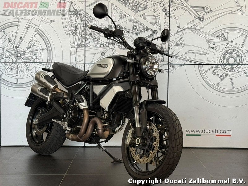 Ducati SCRAMBLER 1100 DARK STEALTH (bj 2023), Motoren, 1079 cc, Sport, Meer dan 35 kW, Gebruikt
