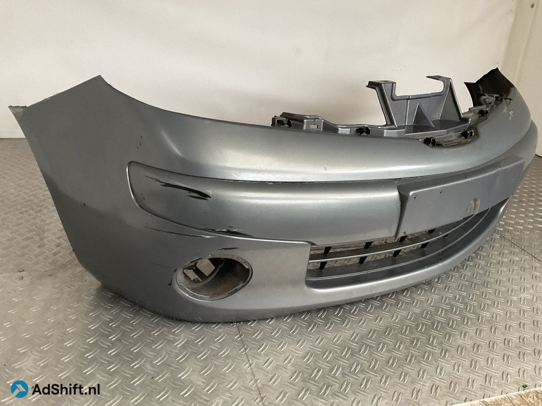 Bumper Nissan Note E11 06-08 620229U040 Voorbumper G5-16434z, Bumper