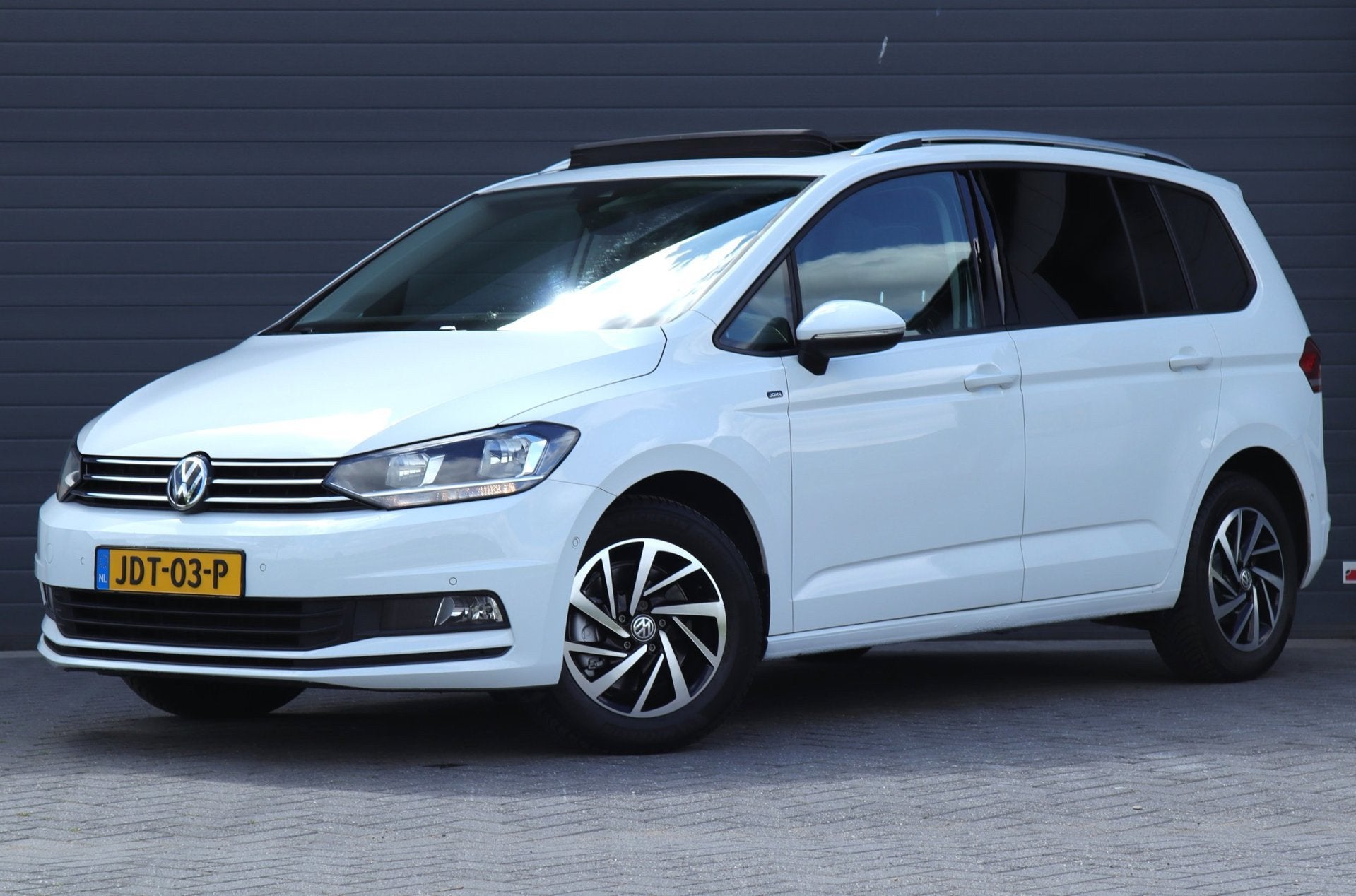 Volkswagen TOURAN 1.5 TSI 7 persoons / DSG automaat / Pano /, Auto's, 4 cilinders, 150 pk, 7 stoelen, Wit