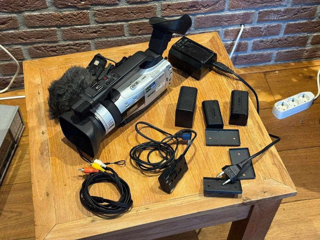 CANON MINI DV CAMERA XM 2 MET TOEBEHOREN WERKEND, Ophalen, Gebruikt, Canon, 8 keer of meer