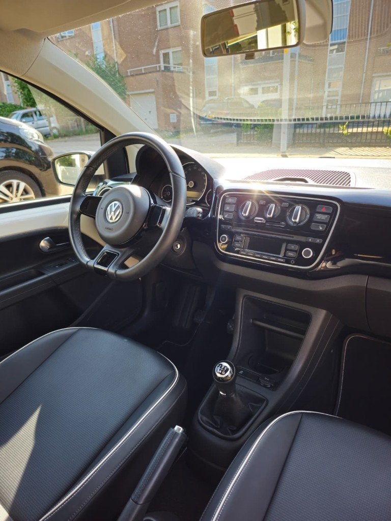 VW High Up! Stoelverwarming / Airco / Leder / APK 03-2027, Voorwielaandrijving, 4 stoelen, Wit, 24 km/l