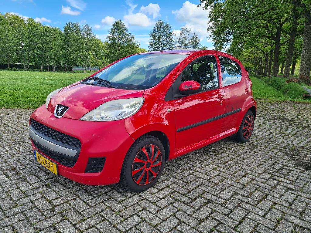 Peugeot 107 1.0 12V 5DR 2010 Rood, Auto's, Voorwielaandrijving, 4 stoelen, 68 pk, Origineel Nederlands
