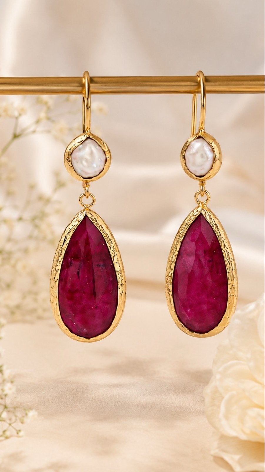 18k Vergulde Oorbellen met Cultivé Parels en Robijnen, Sieraden, Tassen en Uiterlijk, Hangers, Nieuw, Ophalen of Verzenden, Met edelsteen