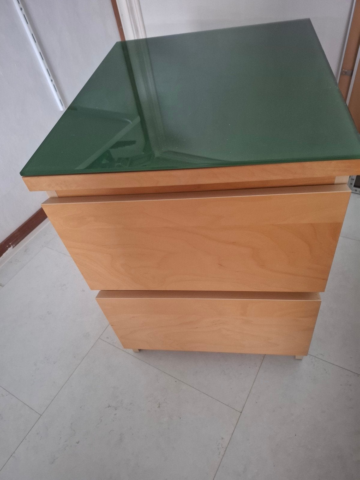 Ikea kastje met 2 lades en glazen blad, Huis en Inrichting, Minder dan 50 cm, Gebruikt, 1 of 2 laden, Ophalen of Verzenden
