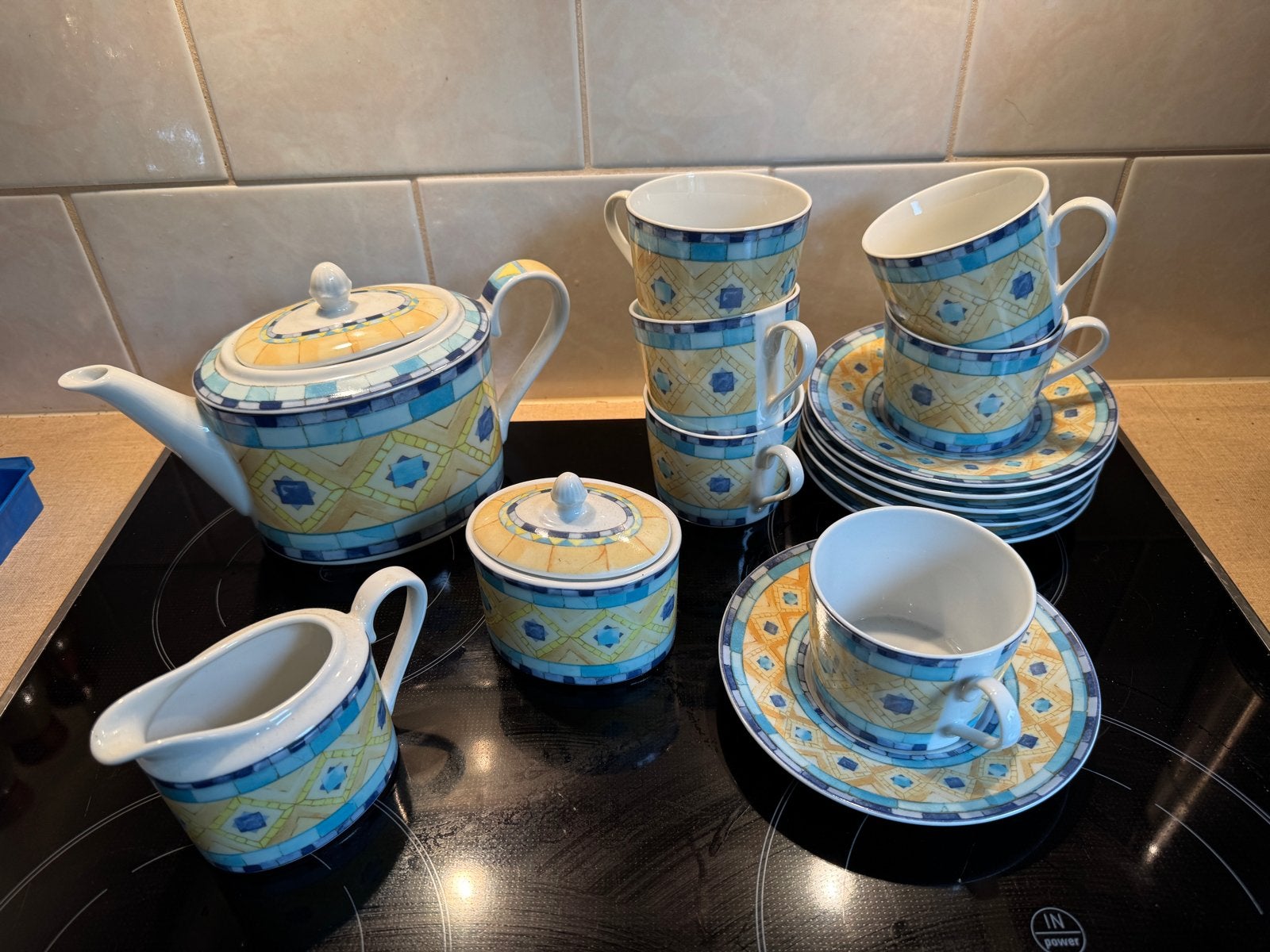 Nieuw 6-delig HOME porseleinen theeservies met stickers, Ophalen, Overige merken, Nieuw, Porselein