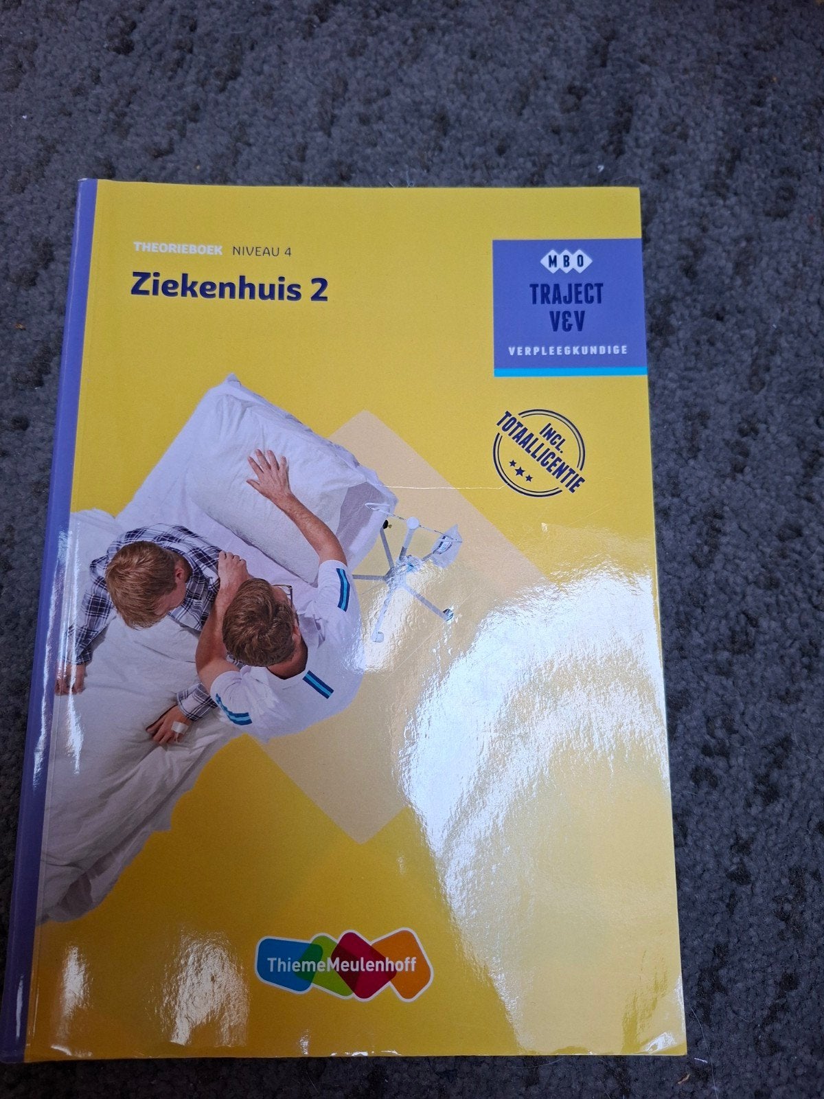 Theorieboek Ziekenhuis deel 2 MBO Verpleegkunde Traject V&V, Boeken, Ophalen of Verzenden, Beta, Zo goed als nieuw, MBO