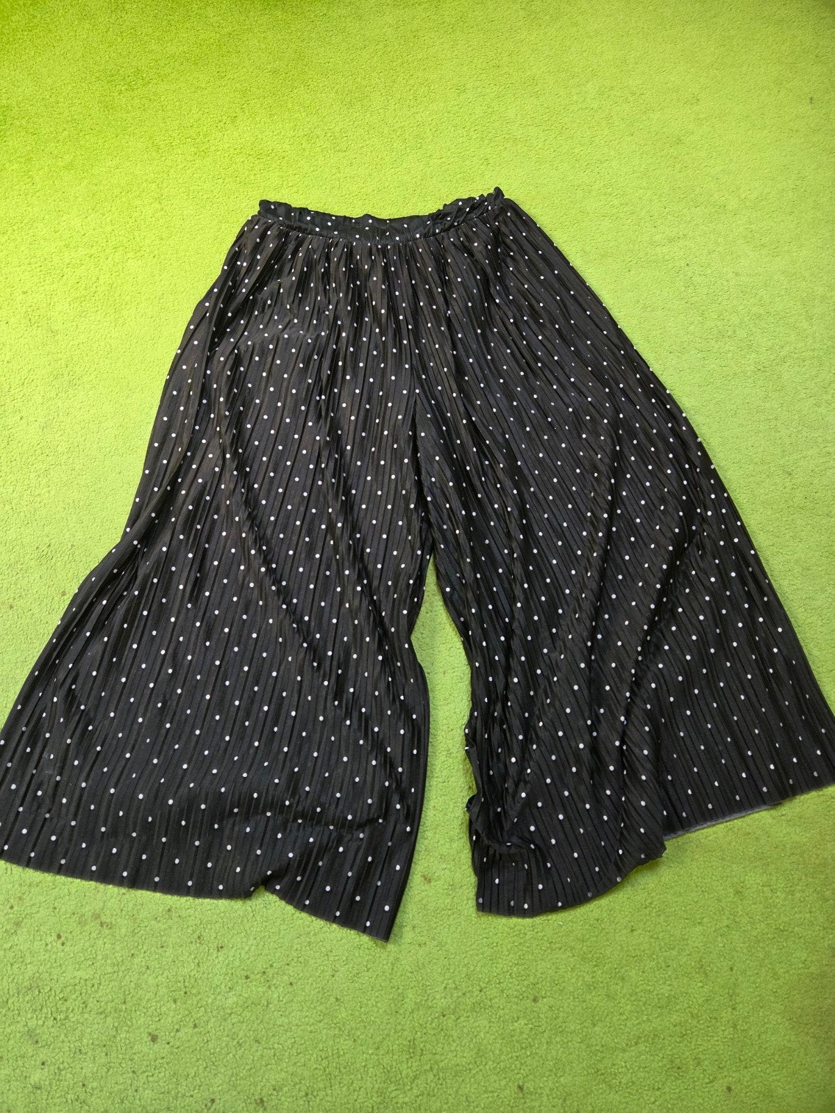 Monki Zwarte Plissé Broek met Witte Stippen Maat S, Zwart, Ophalen of Verzenden, Zo goed als nieuw, Monki