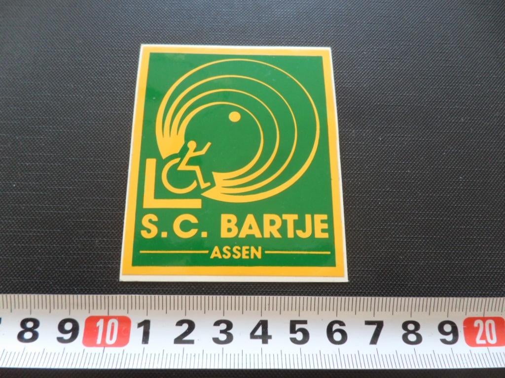 sticker Assen S.C. BARTJE  GB015, Verzamelen, Stickers, Ophalen, Zo goed als nieuw