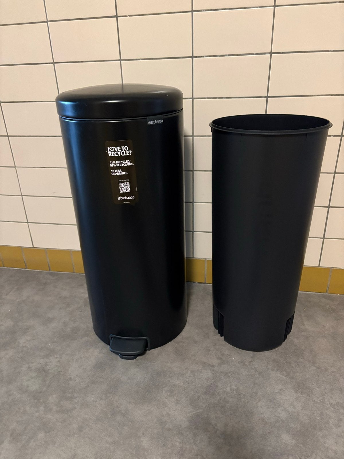 Brabantia Pedaalemmer NewIcon 30L Mat Zwart, Gebruikt, Met pedaal, Ophalen of Verzenden, 20 tot 30 liter