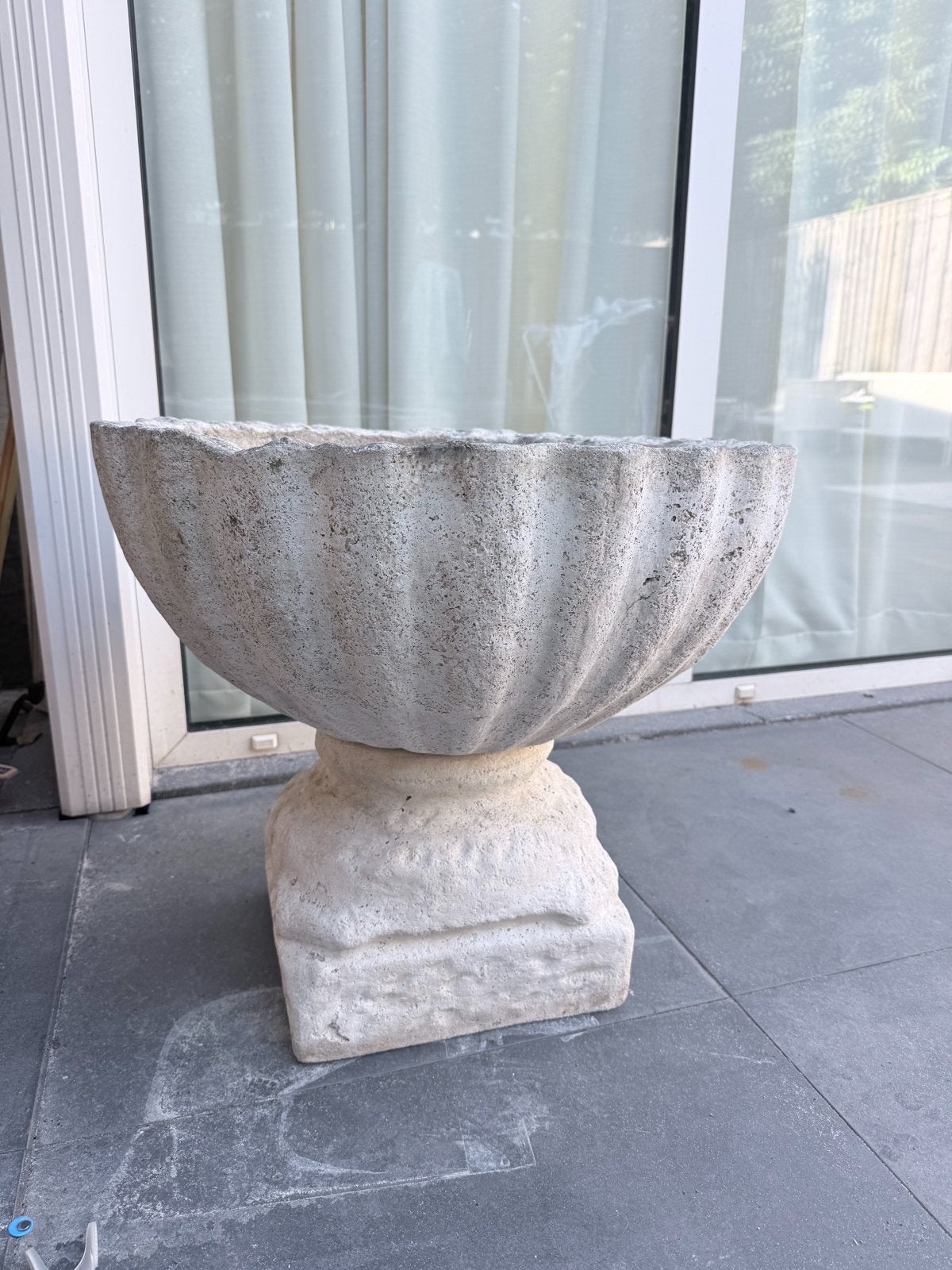 Grote betonnen plantenbak op voet, Tuin en Terras, Ophalen, Gebruikt, Balkon, 40 cm of meer