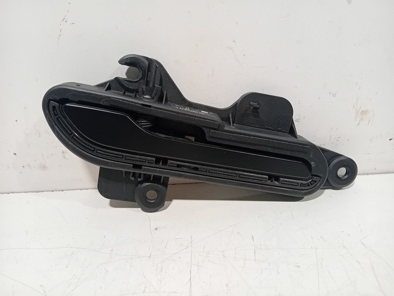 Portiergreep rechts achter Tesla Model Y, Onderdelen@venauto.nl, Van der Ven Autorecycling B.V., Gebruikt, Ettenseweg 76, 4706 PB Roosendaal, The Netherlands