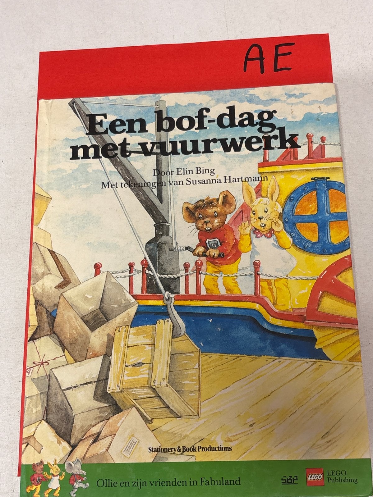 Een bof-dag met vuurwerk - Ollie en zijn vrienden in Fabulan, Boeken, Ophalen of Verzenden, Zo goed als nieuw, Fictie algemeen
