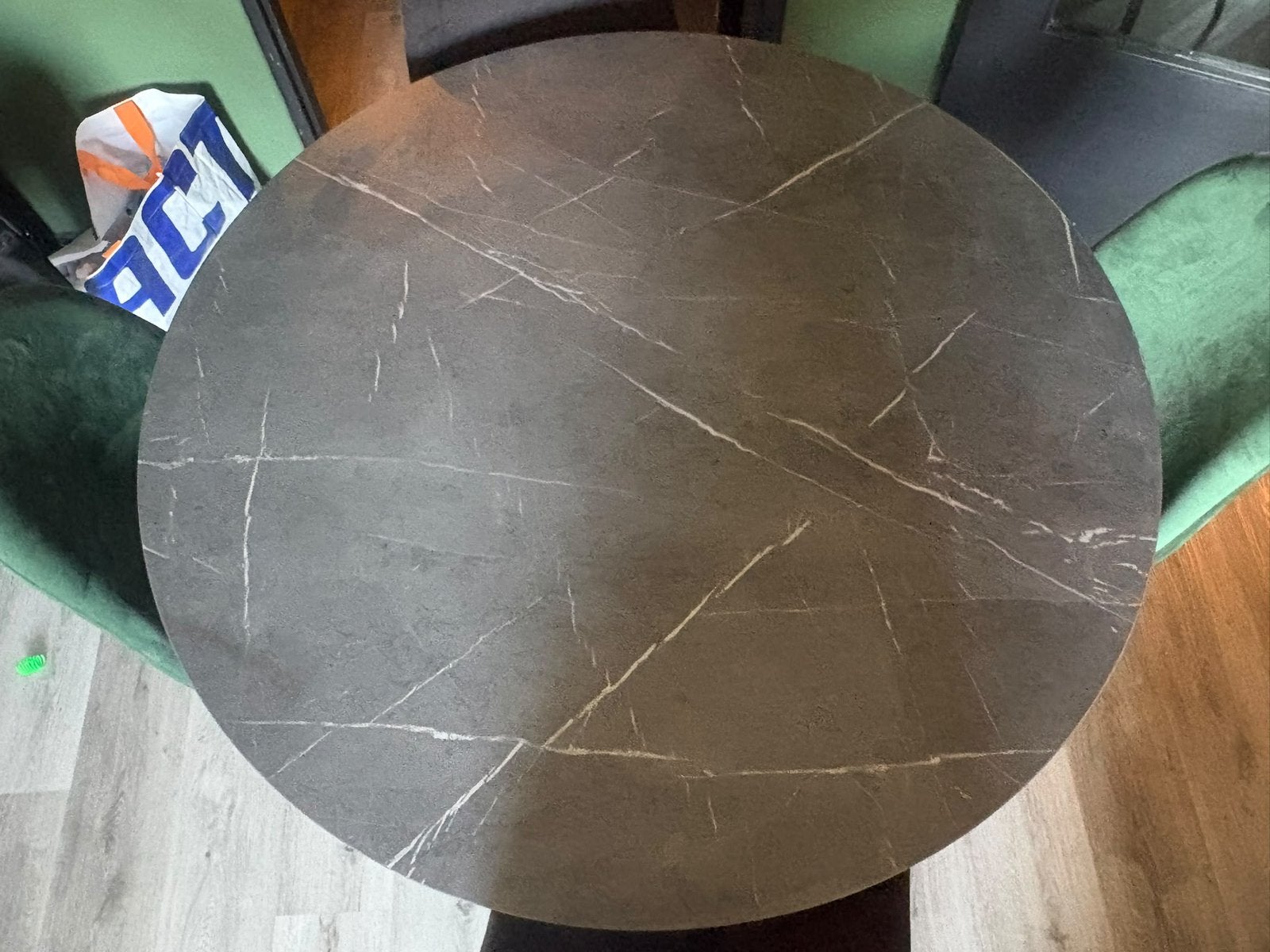 Ronde eethoek met 4 velvet stoelen – zeer nette staat, Ophalen, Zo goed als nieuw, Rond