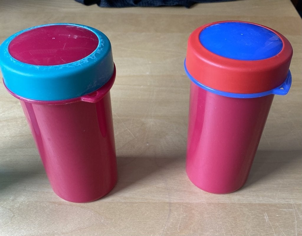 2 Tupperware meeneem school bekers!, Gebruikt, Beker of Kan, Ophalen of Verzenden, Met deksel