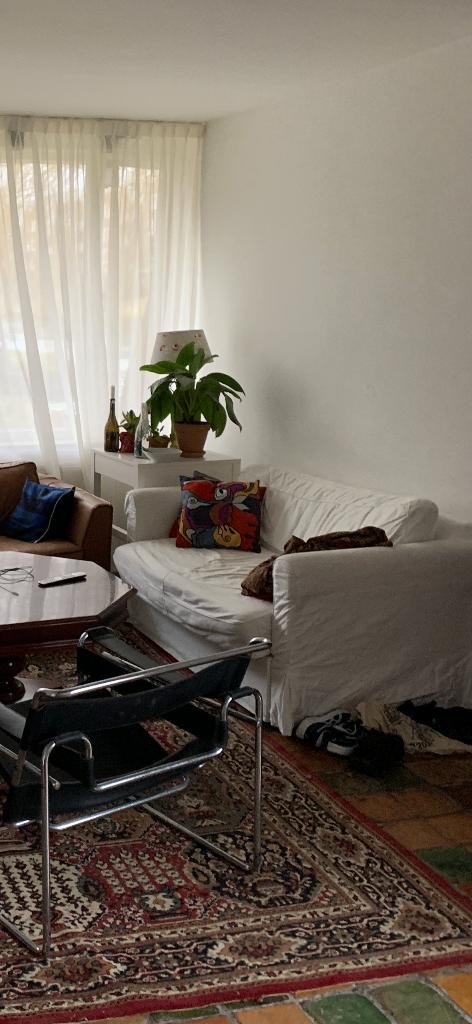 White couch with pull out bed, Huis en Inrichting, Banken | Sofa's en Chaises Longues, Ophalen, Minder dan 150 cm