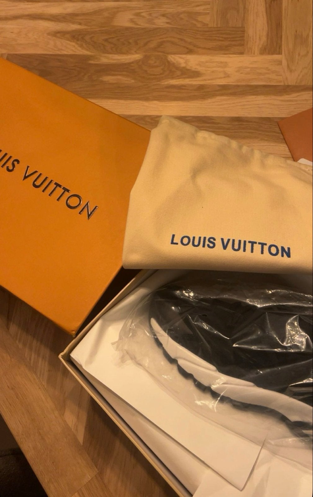 Louis Vuitton Sneakers Zwart - Maat 44, Kleding | Heren, Schoenen, Ophalen of Verzenden, Gedragen, Zwart, Sneakers of Gympen