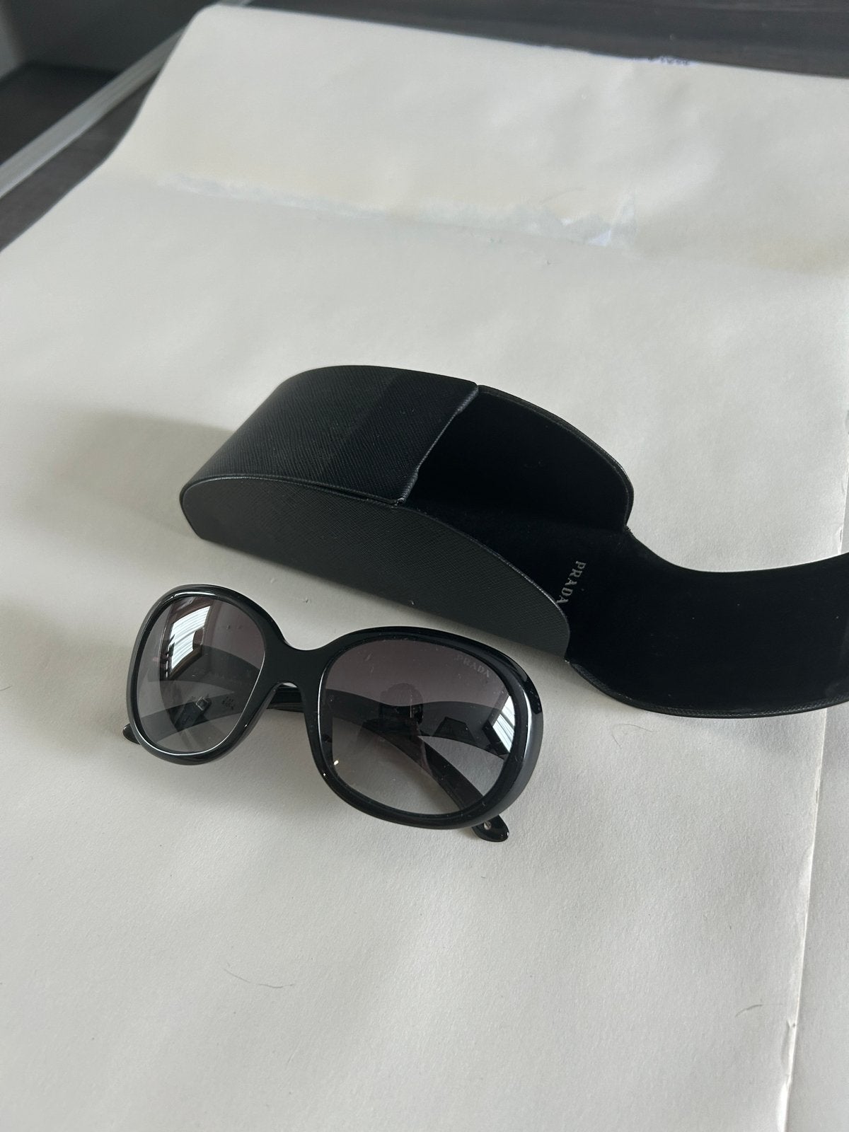 Prada SPR 08L zonnebril zwart – origineel Prada hoesje, Sieraden, Tassen en Uiterlijk, Zonnebrillen en Brillen | Dames, Zonnebril