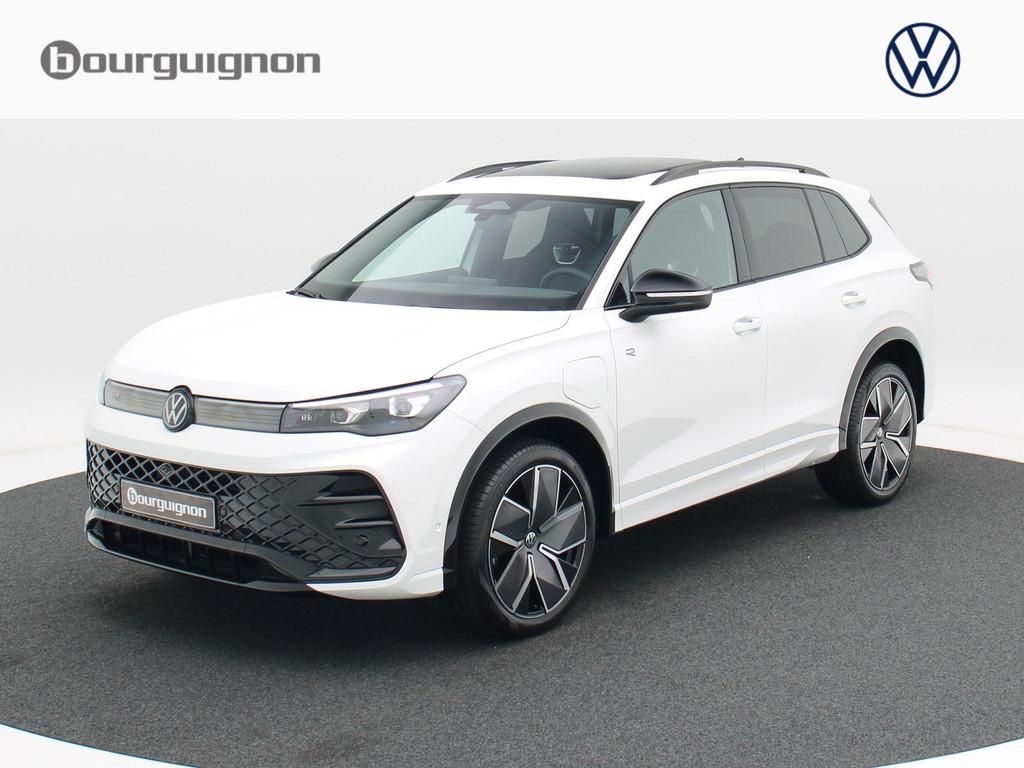 Volkswagen Tiguan 1.5 eHybrid R-Line Edition 204 PK | Trekha, Auto's, Volkswagen, Stof, 4 cilinders, 150 pk, Wit