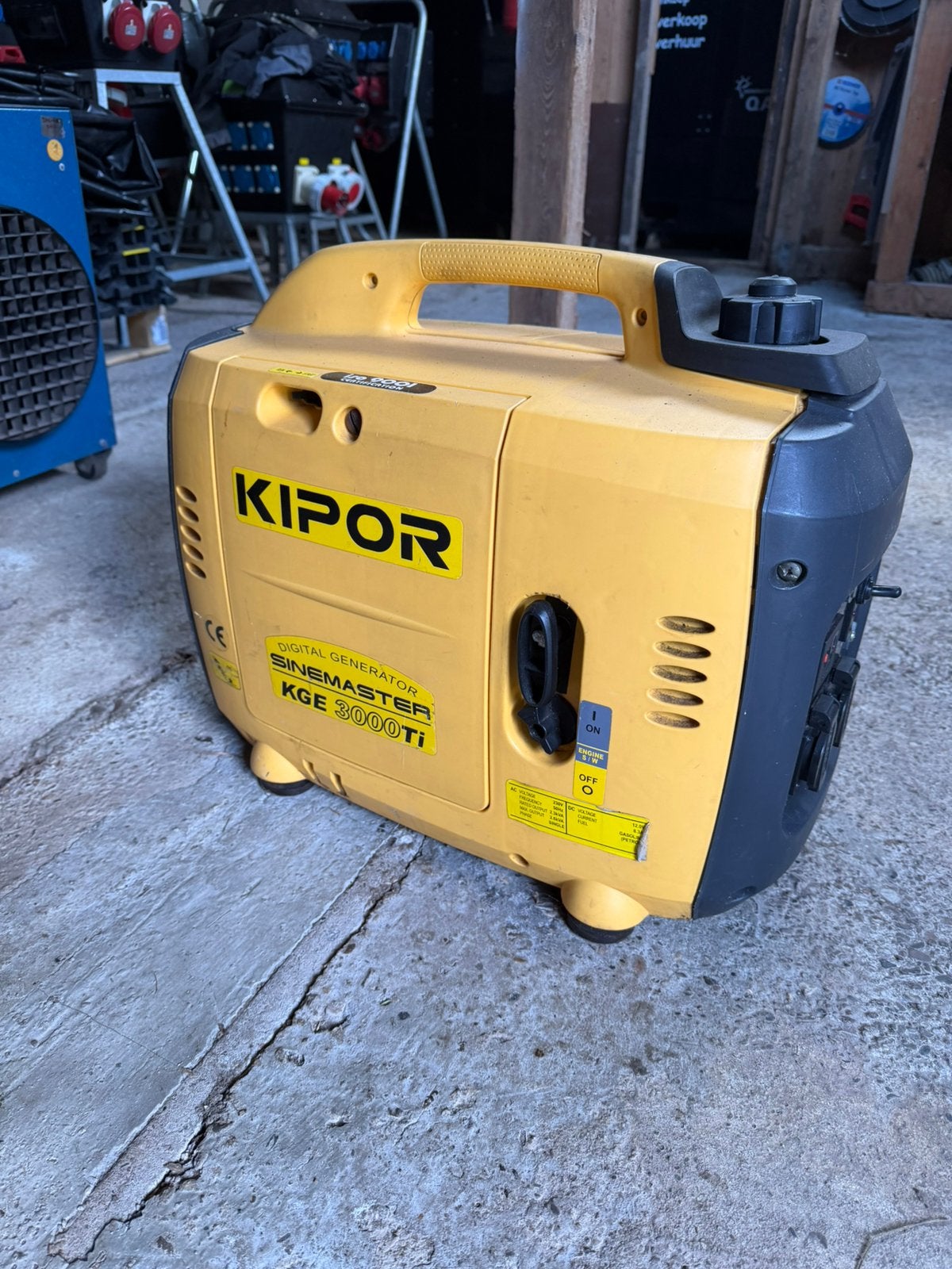 Kipor 3000TI aggregaat, Doe-het-zelf en Verbouw, Aggregaten, Ophalen, Benzine, Geluidgedempt, Zo goed als nieuw