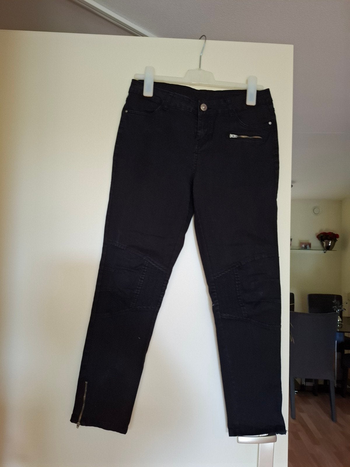 Zwarte broek maat 38 merk esmara 2 euro, Maat 38/40 (M), Zwart, Zo goed als nieuw, Lang