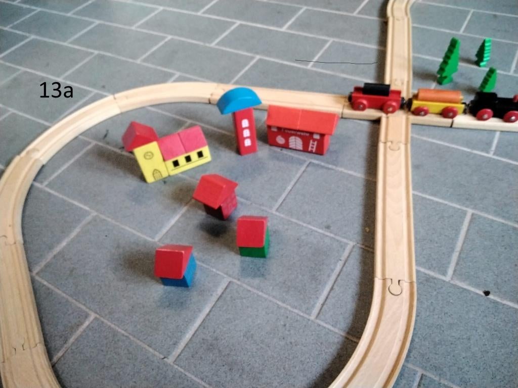houten treinbaan, huisjes, brandweertoren, Ophalen, Gebruikt, Duw- of Trekspeelgoed