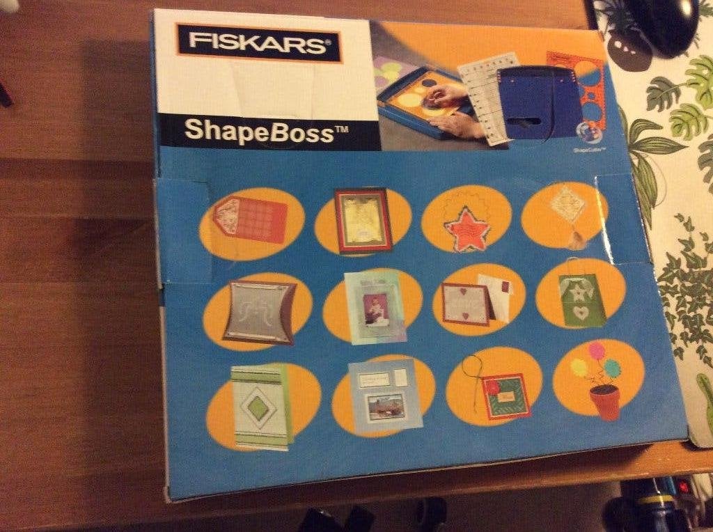 Fiskars ShapeBoss Compact, draagbaar embossing systeem nieuw, Ophalen of Verzenden, Nieuw, Geschikt voor snijden, Gereedschap of Toebehoren