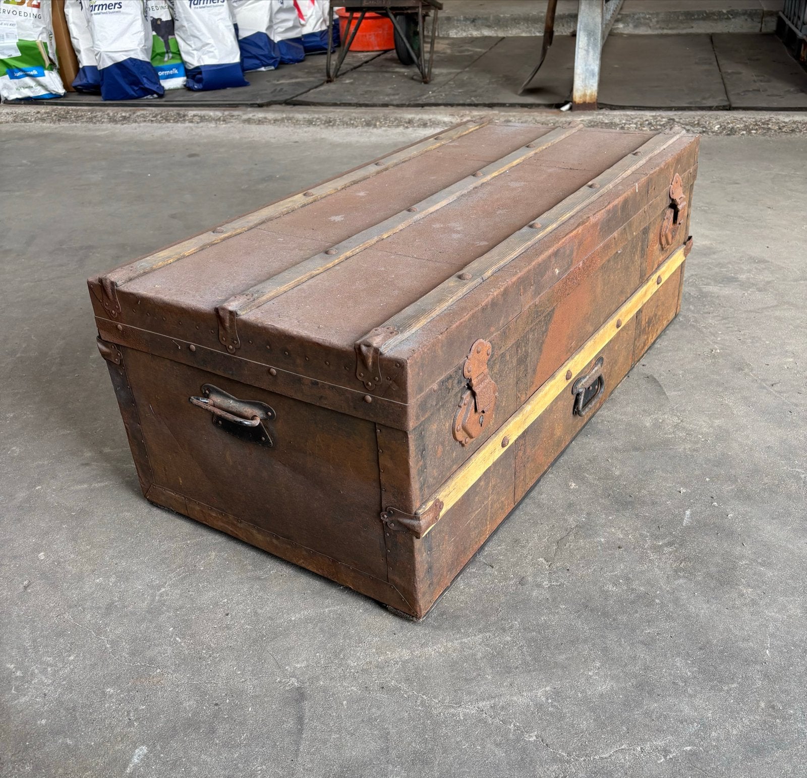Antieke roestige kist - 100x50x38 cm, Ophalen