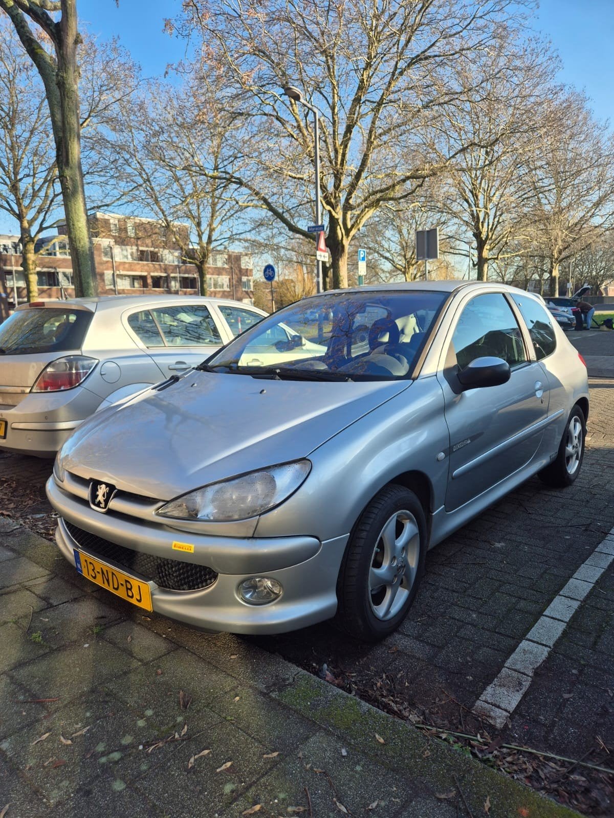 Peugeot 206 1.6 16V Gentry 3D 2003 Grijs, Voorwielaandrijving, 15 km/l, 40 €/maand, Handgeschakeld