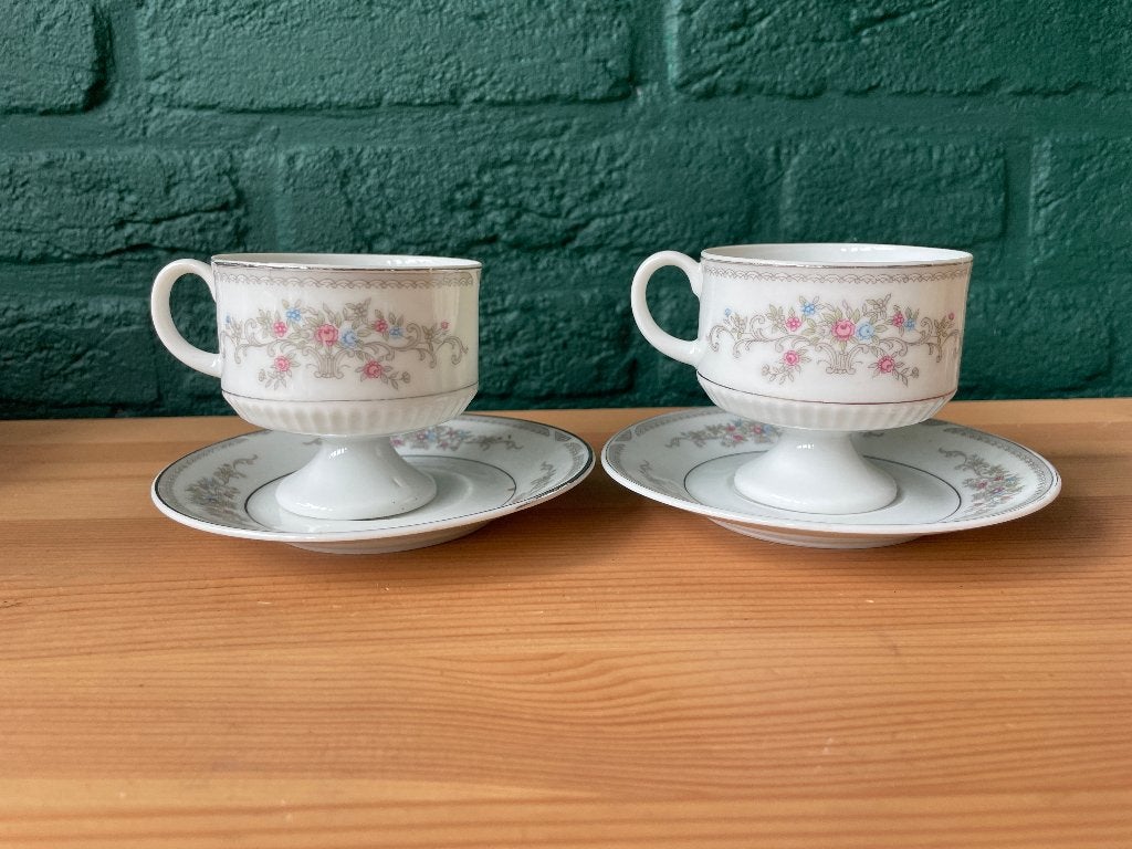 2 vintage Edel Porzellan kop en schotels – bloemen porselein, Ophalen
