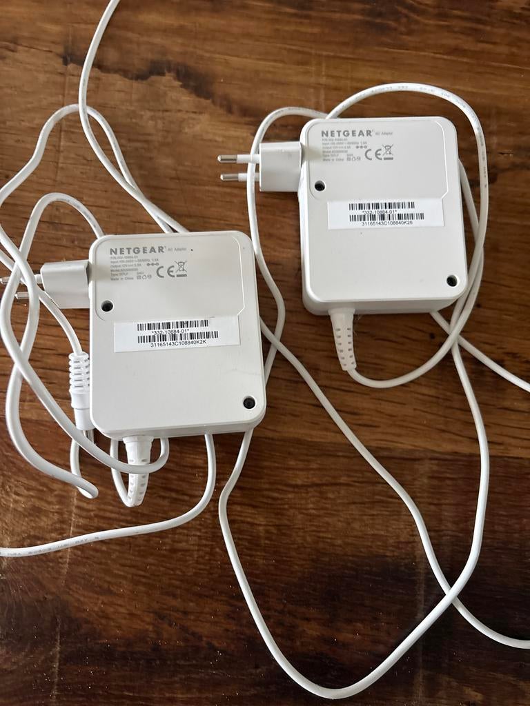 2x NETGEAR AC Adapter AD208020 - 12V 1.5A Voeding, Ophalen of Verzenden, Gebruikt