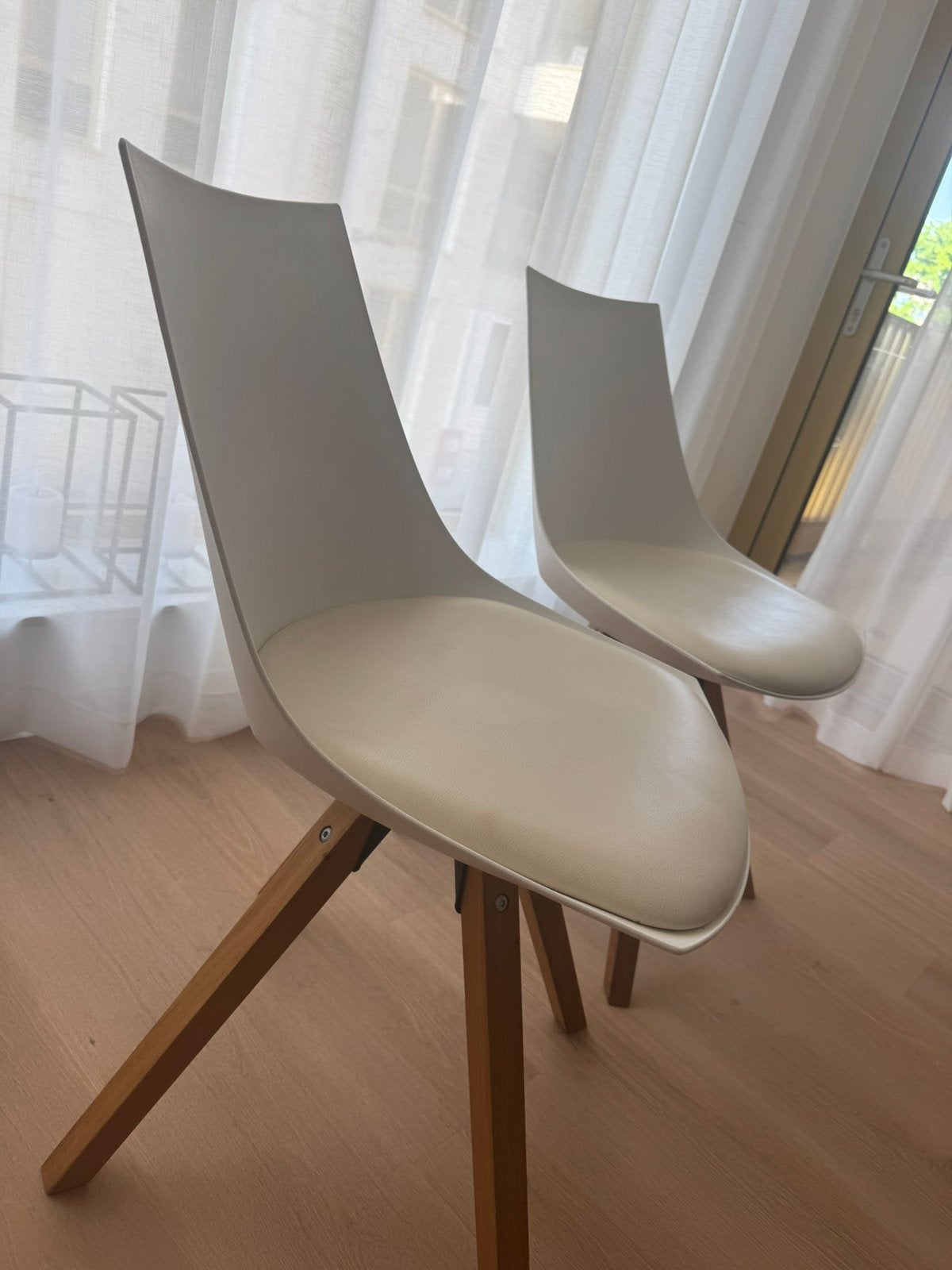 2 gratis eetkamer stoelen, Ophalen, Wit