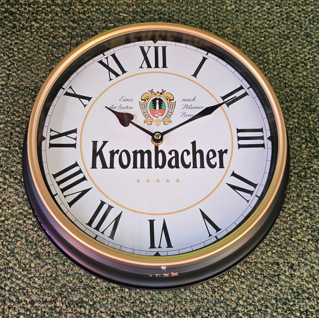 Mooie robuuste KROMBACHER wandklok met metalen rand, Ophalen of Verzenden, Nieuw, Reclamebord, Plaat of Schild, Overige merken