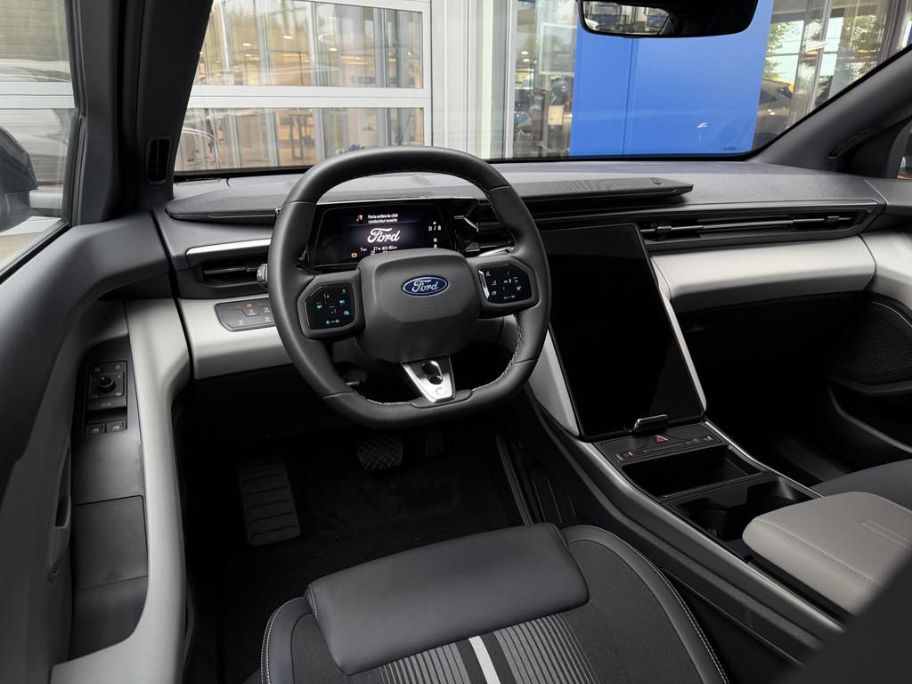 Ford Capri Style Standard Range RWD 170 PK 52 kWh | Camera |, Auto's, Automaat, 12 maanden, 1814 kg, Zwart