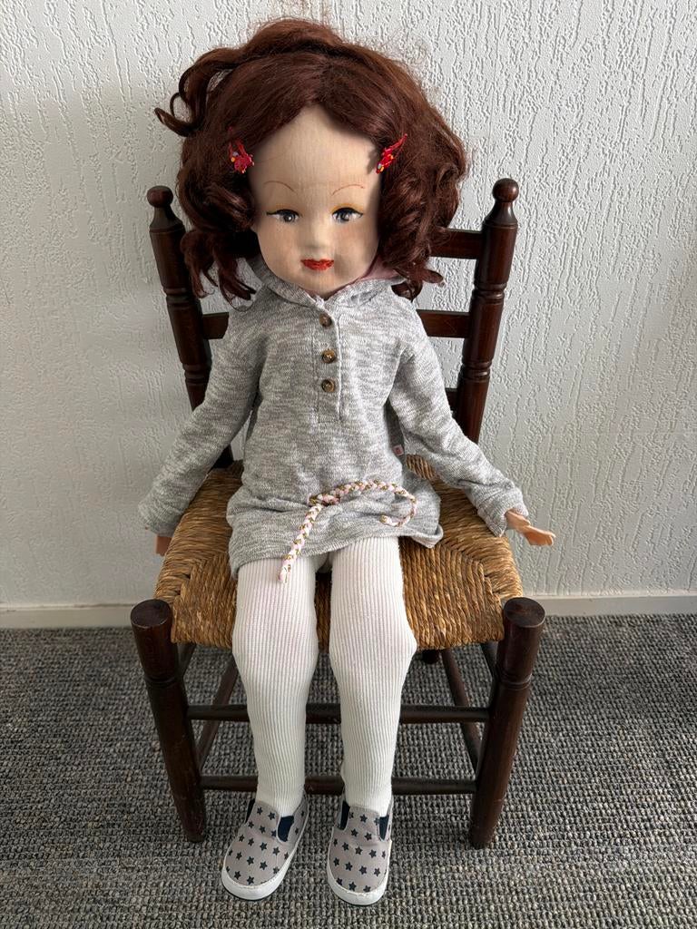 Vintage Stoffen Pop met Bruin Krullend Haar en Jurkje, Ophalen, Gebruikt, Pop