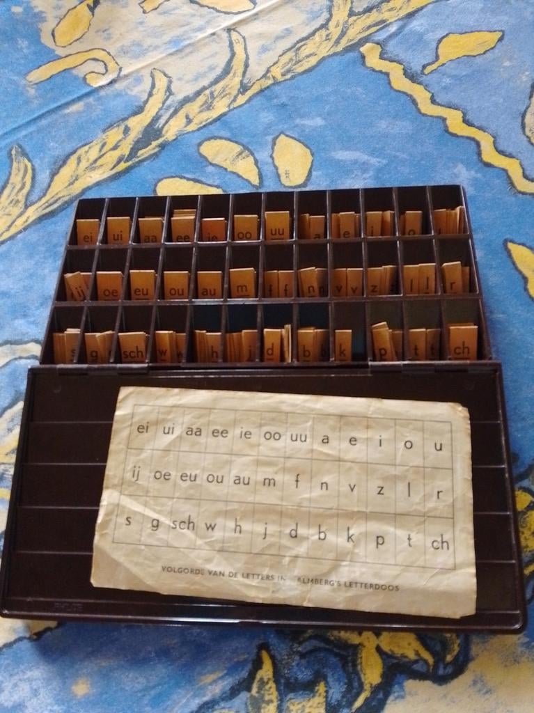 Bakeliet letterdoos malmberg, Ophalen of Verzenden, Bruin