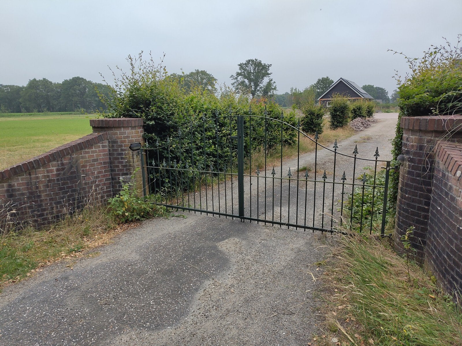 Robuust ijzeren sierhekwerk met poort, Tuin en Terras, Ophalen, Met poort, Gebruikt, Sierhekwerk