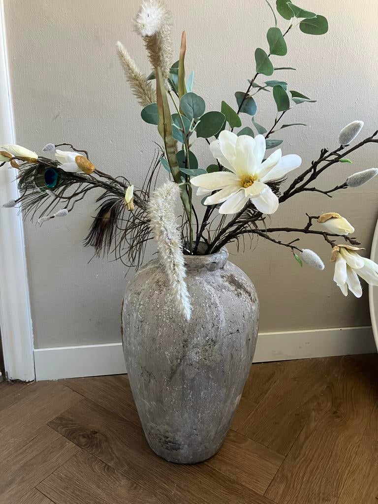 Decoratieve vaas met kunstbloemen en pluimen, Ophalen of Verzenden