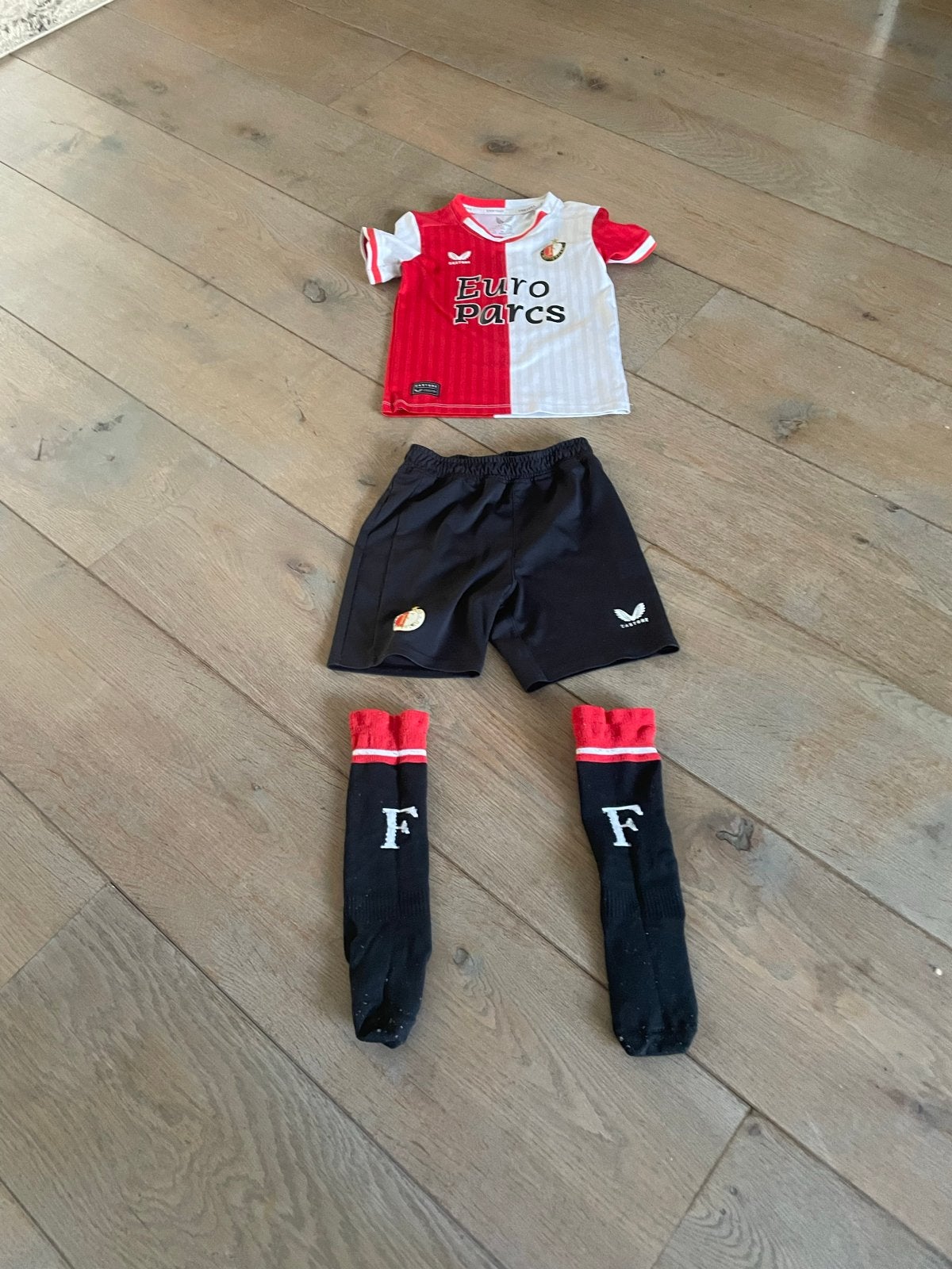 Feyenoord thuistenue voor kinderen - Maat 110 (4-6 jaar), Kinderen en Baby's, Ophalen of Verzenden, Zo goed als nieuw, Jongen of Meisje