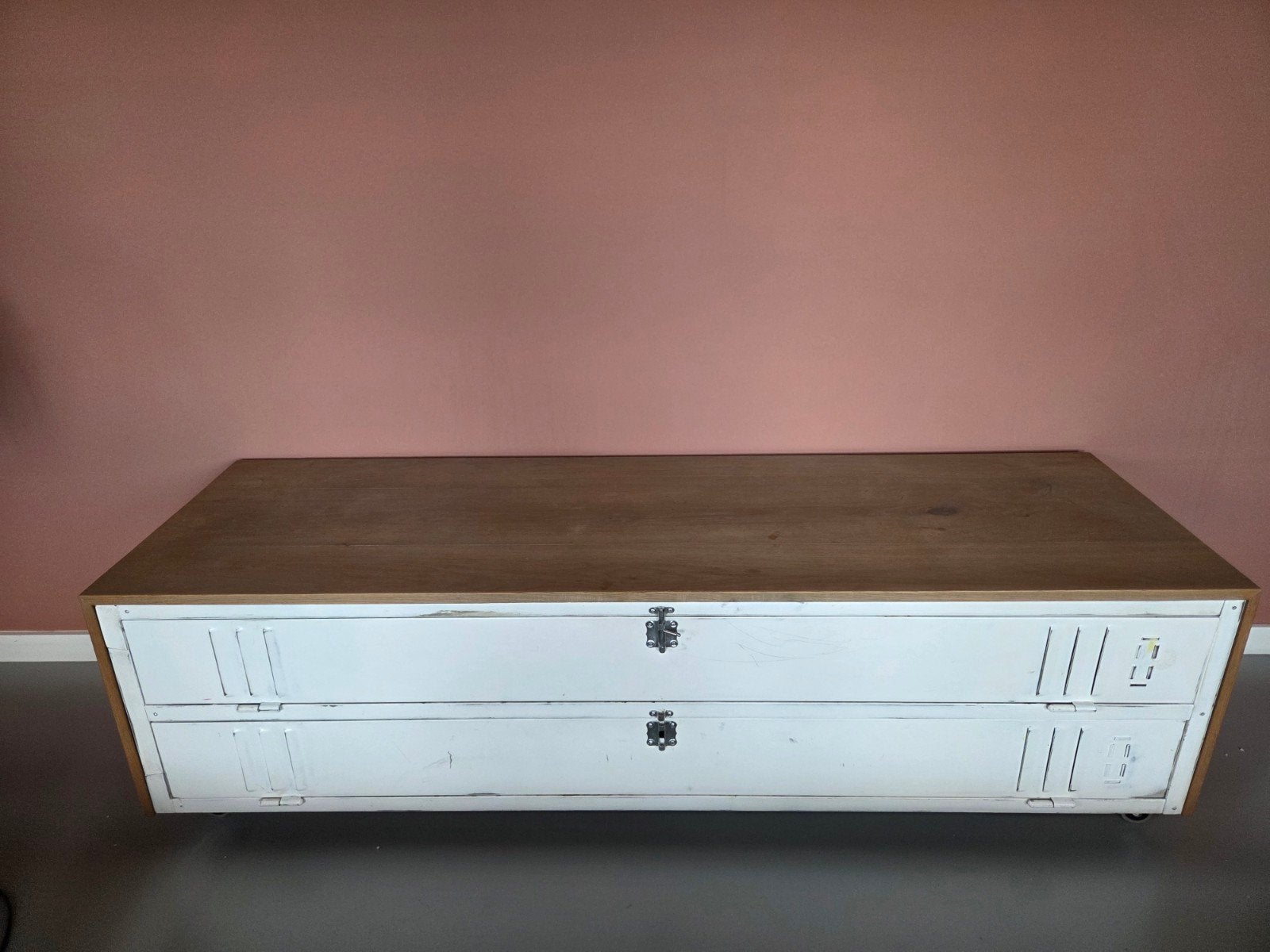 Unieke TV-kast/dressoir met industriële look, Ophalen, Gebruikt