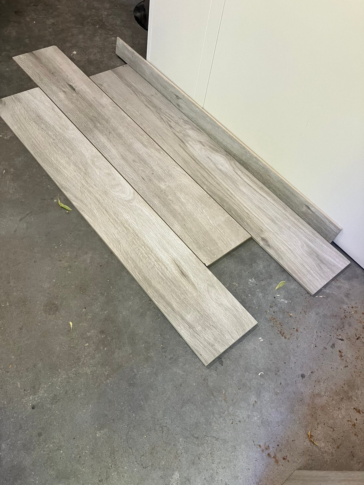 Te koop vloer tegels192x1200mm voldoende voor toilet vloer, Ophalen, 30 cm of meer, 50 tot 150 cm, Zo goed als nieuw
