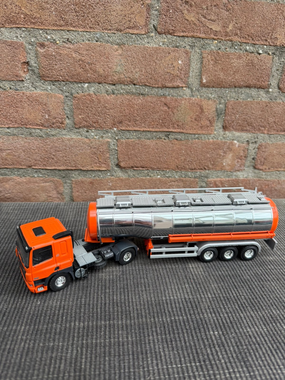 1:50 Tekno DAF cf tankwagen, Hobby en Vrije tijd, Ophalen of Verzenden, Zo goed als nieuw, Bus of Vrachtwagen, Tekno