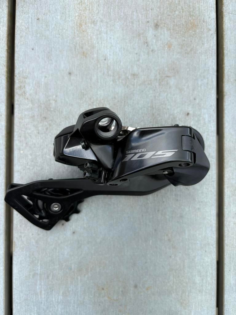 NIEUWE R7150 105 Di2 voor- en achterderailleur + Laadkabel., Fietsen en Brommers, Fietsonderdelen, Nieuw, Ophalen of Verzenden