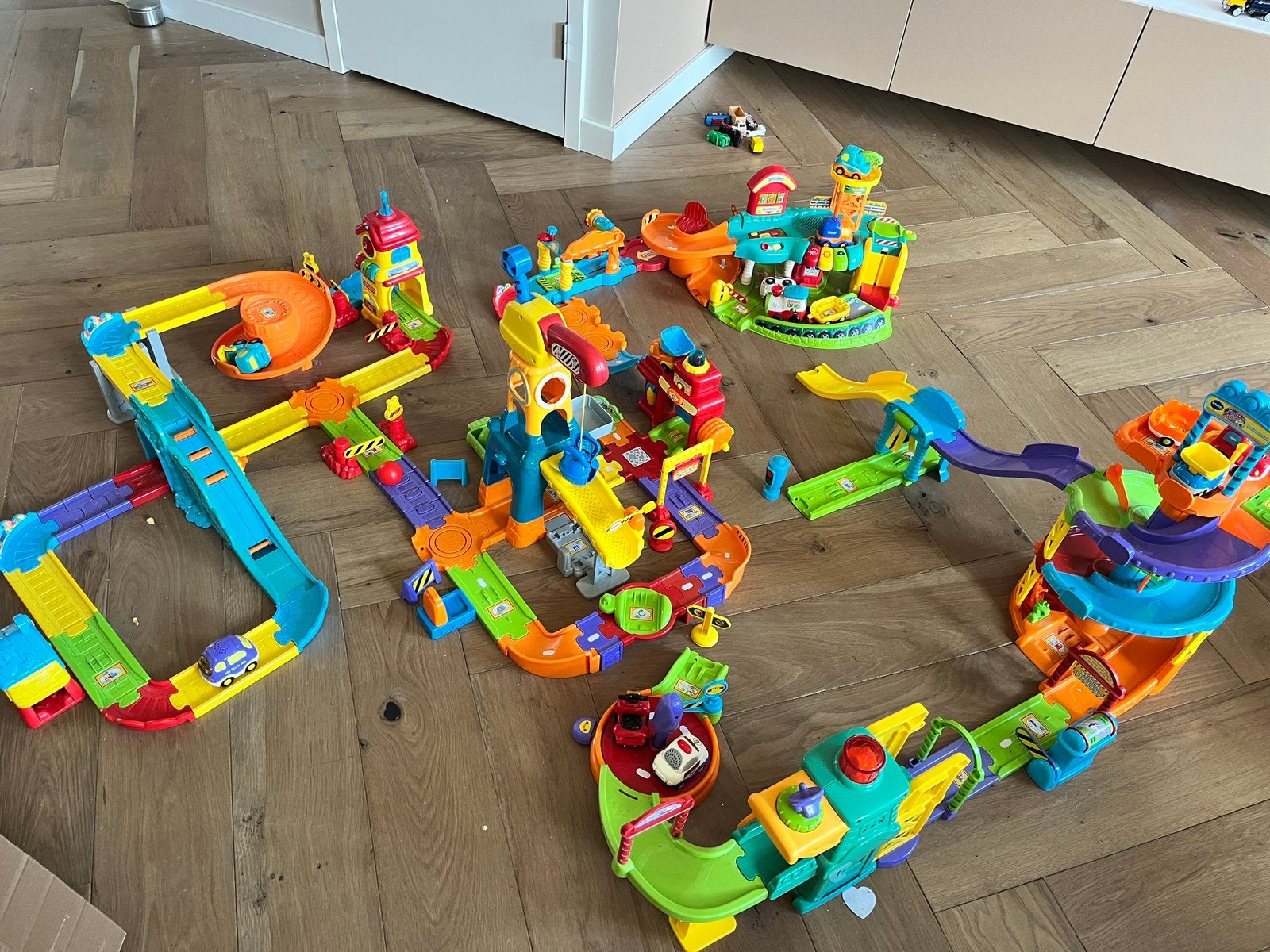 Zeer uitgebreide Vtech Toet Toet Auto's autobaan met auto's, Kinderen en Baby's, Speelgoed | Vtech, Ophalen