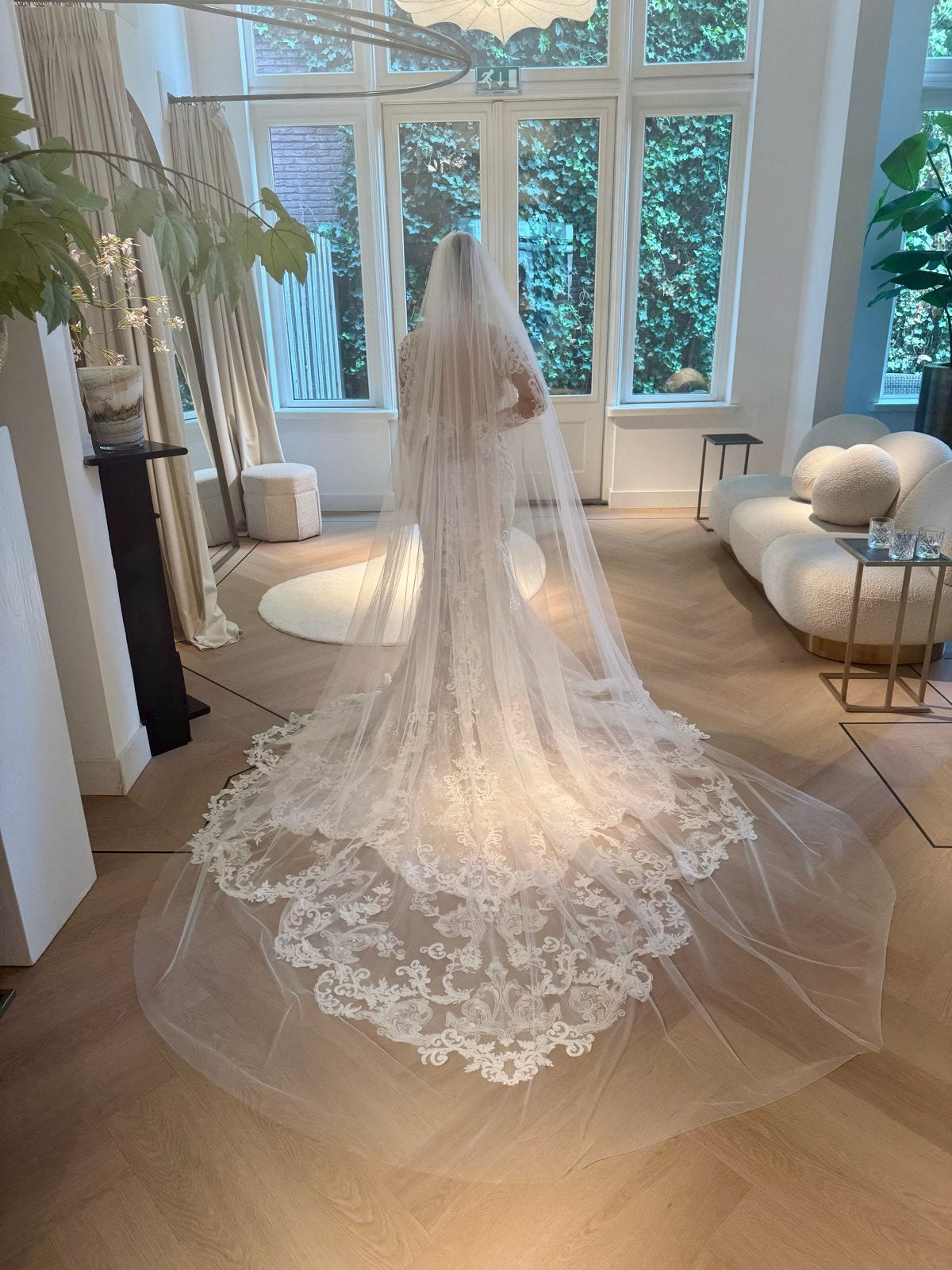 Elysee Atelier trouwjurk maat 34/36 incl. sluier, Ophalen, Zo goed als nieuw, Wit, Trouwjurk