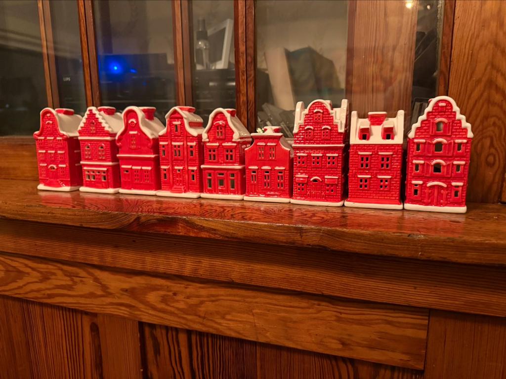9 kersthuisjes te koop aangeboden, Diversen, Ophalen of Verzenden, Zo goed als nieuw