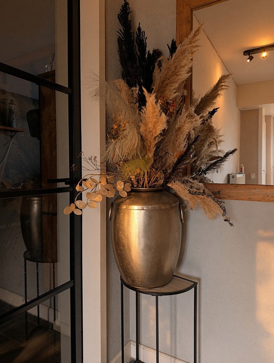 Gouden vaas met droogbloemen, Inclusief droogbloemen, Ophalen of Verzenden, Zo goed als nieuw, Metaal