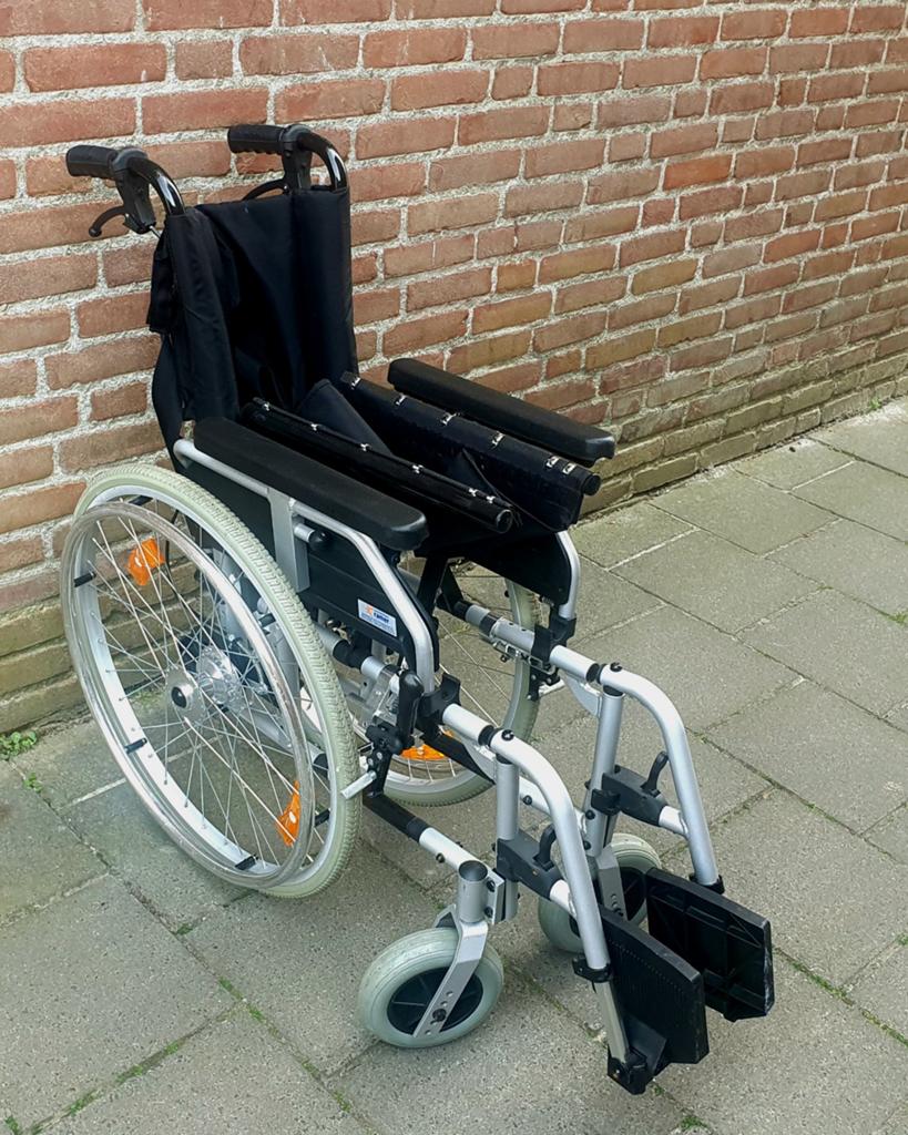 Nette rolstoel inklapbaar met remmen voor de begeleider, Uniroll, Zo goed als nieuw, Uniroll, Uniroll