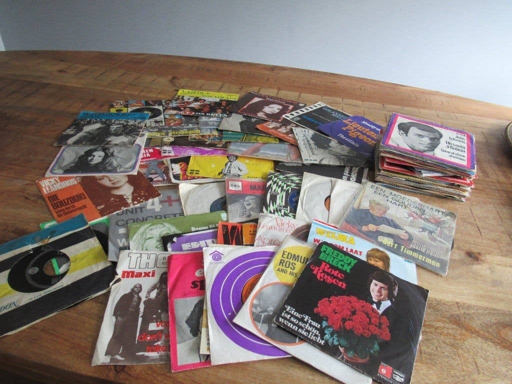 84 singels singeltjes Nederlands en Engels Elvis Feyenoord, Cd's en Dvd's, Vinyl Singles, Ophalen of Verzenden, Gebruikt, Pop