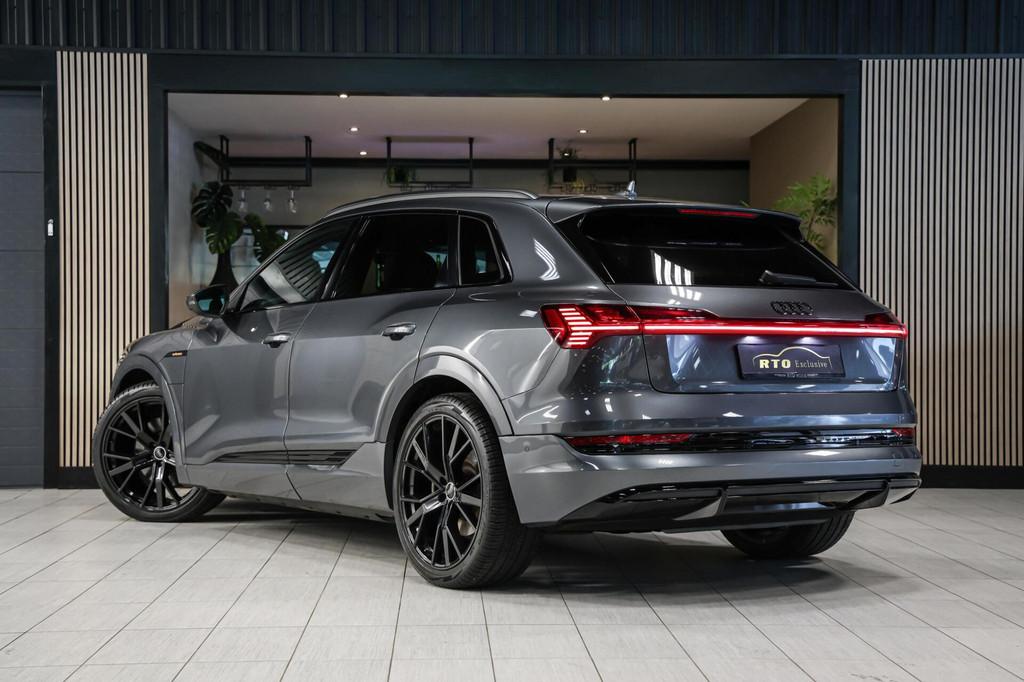 Audi e-tron 50 71 kWh Quattro S-line|Pano|22''|Luchtvering, Auto's, Automaat, Zwart, Leder en Stof, Origineel Nederlands